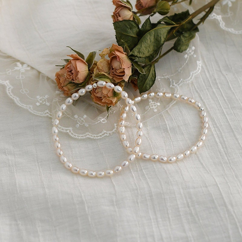 Easy Tutorial on Making a Cute Pink Pearl Bead Bracelet for Spring Season |  Bead jewellery, Beaded jewelry patterns, Beaded jewelry tutorials